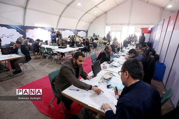 دومین روز ثبت نام داوطلبان انتخابات مجلس در فرمانداری تهران