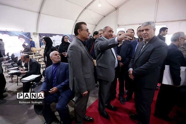 دومین روز ثبت نام داوطلبان انتخابات مجلس در فرمانداری تهران