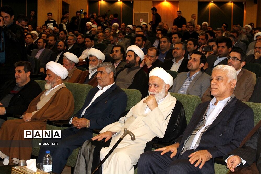 برگزاری چهارمین اجلاس استانی نماز البرز با شعار نماز و مدرسه در دانشگاه آزاد کرج