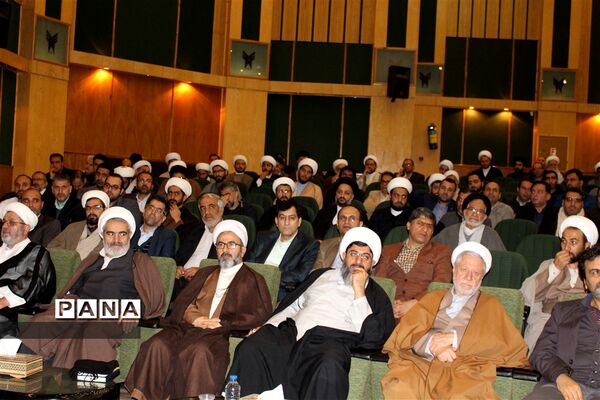 برگزاری چهارمین اجلاس استانی نماز البرز با شعار نماز و مدرسه در دانشگاه آزاد کرج