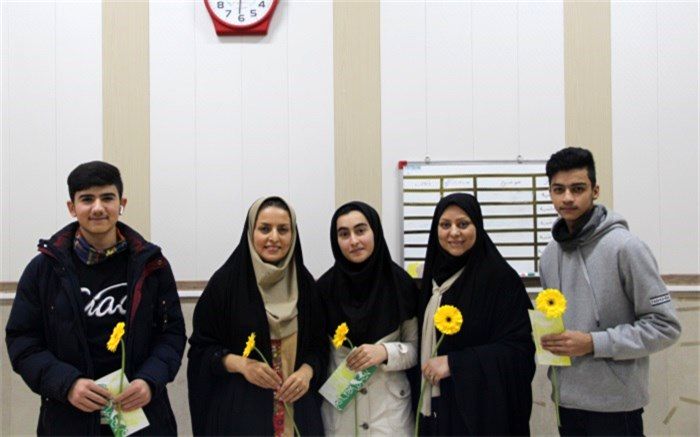 تجلیل از دانش آموزان خبرگزاری پانا مقدمه رشد و تعالی و صعود به قله های موفقیت و کامیابی است