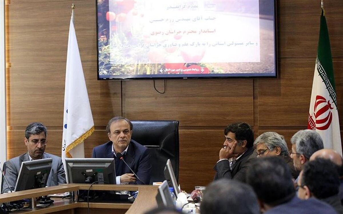 رزم حسینی: توسعه شرکت‌های دانش بنیان در گرو رفع بروکراسی اداری است