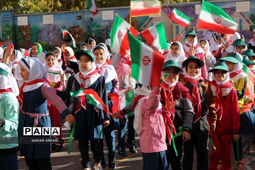 المپیاد ورزشی دانش‌آموزان پیشتاز مدرسه ابتدایی تمام تشکیلاتی پویا در یاسوج