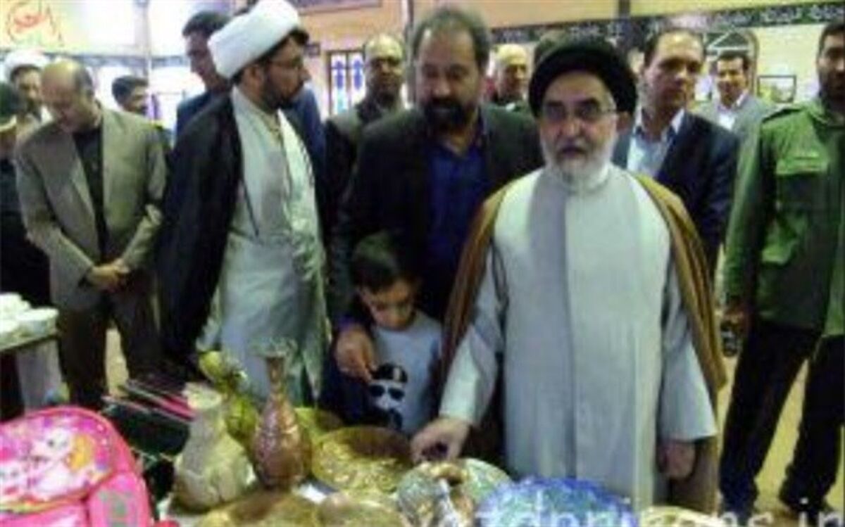 غرفه صنایع دستی  زندانیان بازداشتگاه ابرکوه در نمایشگاه دستاورد های کارآفرینی برپاشد