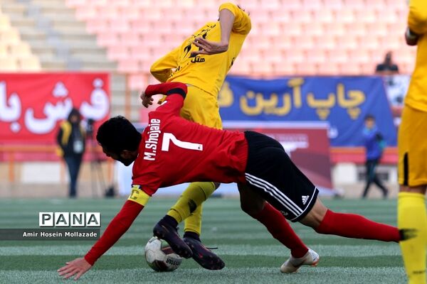 دیدار تیم‌های نود ارومیه و تراکتورسازی تبریز در مرحله یک هشتم نهایی جام حذفی باشگاه های کشور