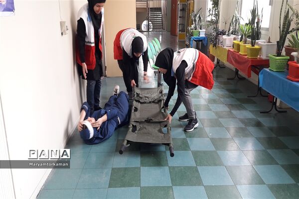 مانور زلزله در آموزشگاه دخترانه ارشاد ناحیه دو شهر ری