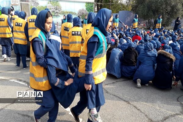 مانور زلزله در آموزشگاه دخترانه ارشاد ناحیه دو شهر ری