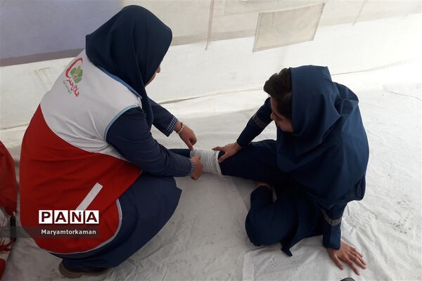 مانور زلزله در آموزشگاه دخترانه ارشاد ناحیه دو شهر ری