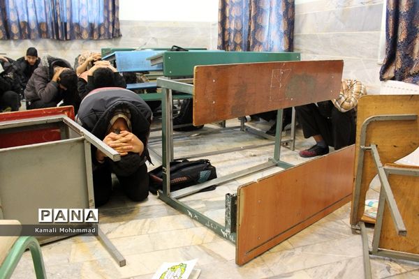 بیست و یکمین مانور سراسری زلزله و ایمنی در دبیرستان سید مرتضی محلات