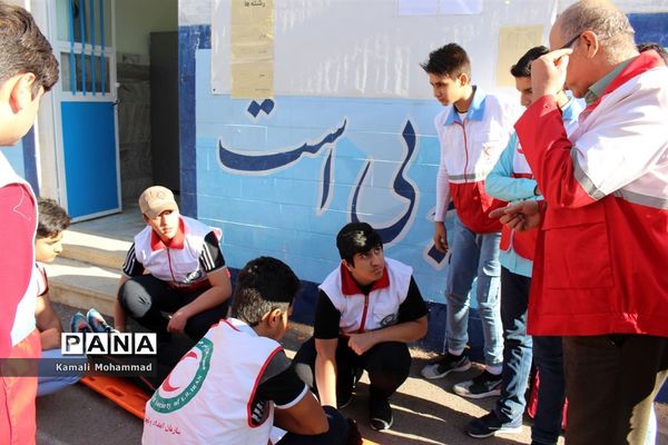 بیست و یکمین مانور سراسری زلزله و ایمنی در دبیرستان سید مرتضی محلات