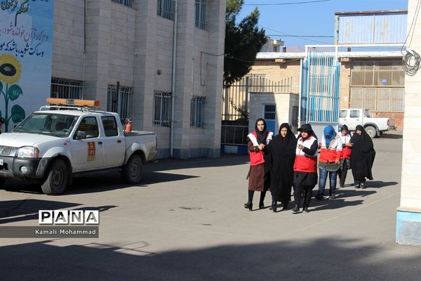 بیست و یکمین مانور سراسری زلزله و ایمنی در دبیرستان سید مرتضی محلات