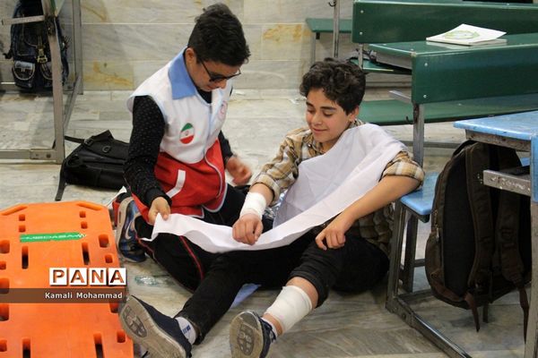 بیست و یکمین مانور سراسری زلزله و ایمنی در دبیرستان سید مرتضی محلات