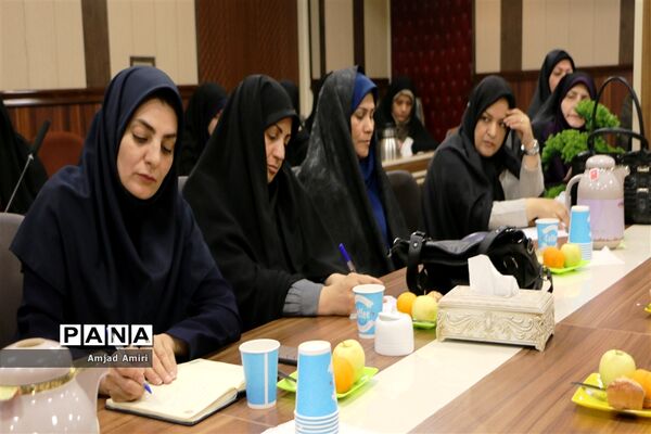 نشست مدیران دبیرستان‌های دوره اول آموزش و پرورش ناحیه یک ری