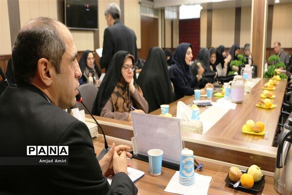 نشست مدیران دبیرستان‌های دوره اول آموزش و پرورش ناحیه یک ری