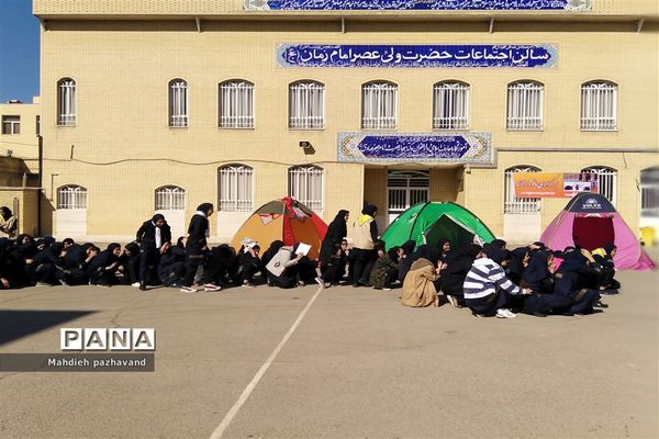اجرای بیست و یکمین مانور زلزله در دبیرستان دخترانه شاهد 14  ناحیه 4 استان فارس