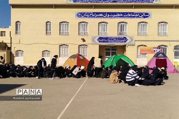 اجرای بیست و یکمین مانور زلزله در دبیرستان دخترانه شاهد 14  ناحیه 4 استان فارس