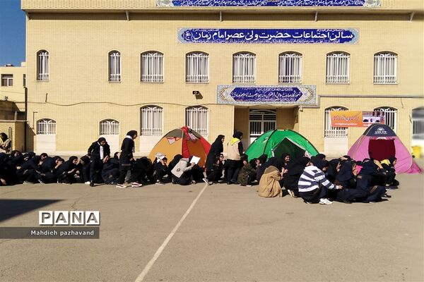 اجرای بیست و یکمین مانور زلزله در دبیرستان دخترانه شاهد 14  ناحیه 4 استان فارس