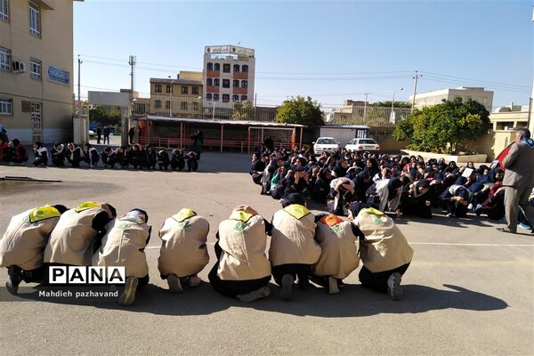 اجرای بیست و یکمین مانور زلزله در دبیرستان دخترانه شاهد 14  ناحیه 4 استان فارس