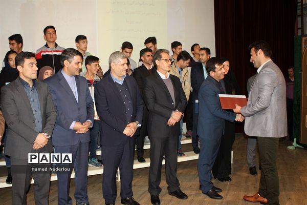 مراسم تجلیل از مقام‌آوران المپیاد ورزشی