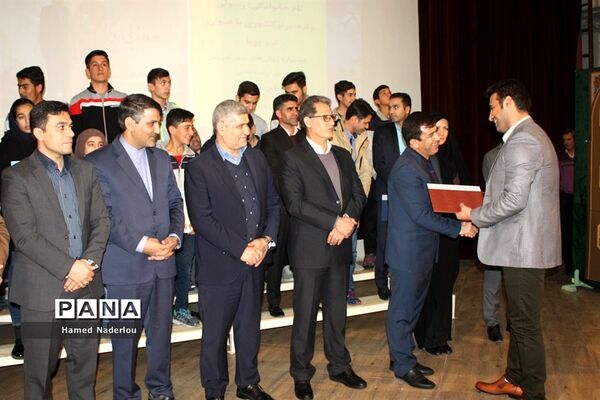 مراسم تجلیل از مقام‌آوران المپیاد ورزشی