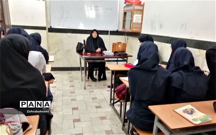 برگزاری گفتمان های دینی در مدارس پاکدشت