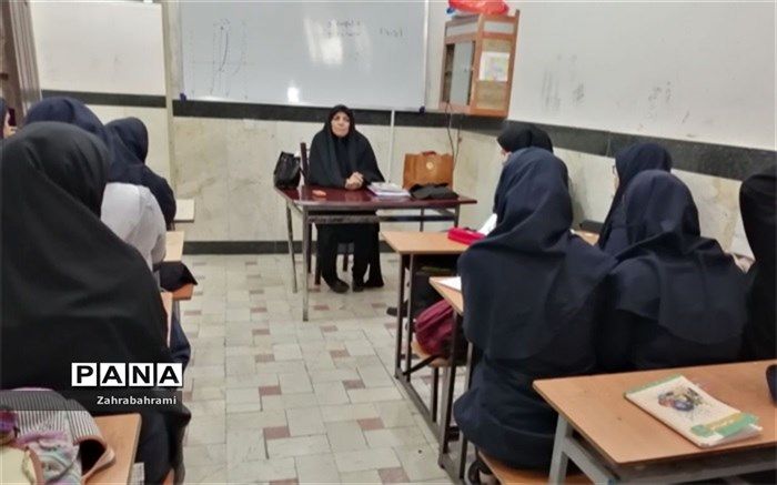 برگزاری گفتمان های دینی در مدارس پاکدشت