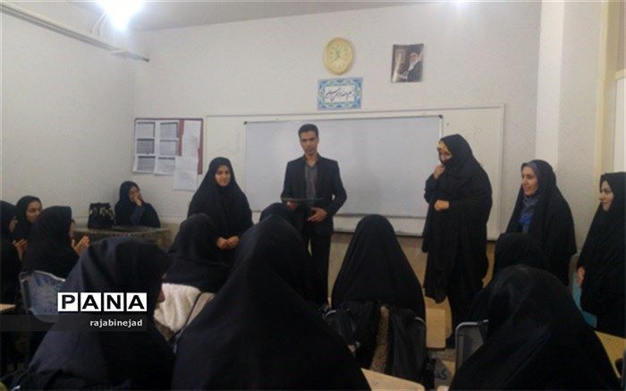 تجلیل از دانش آموزان برتر مسابقه درسهایی از قرآن در ابرکوه