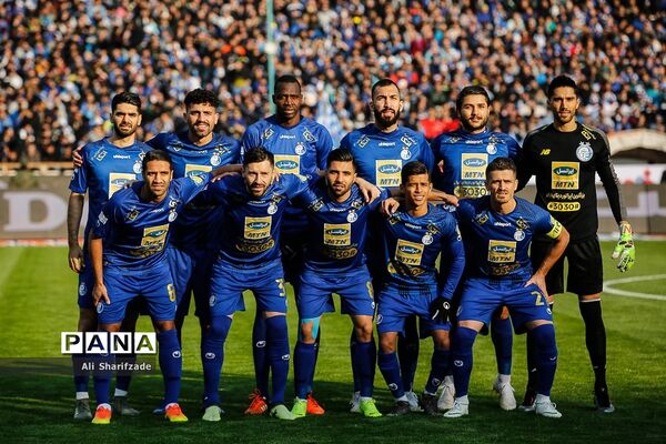 دیدار تیم های استقلال و شهر خودرو