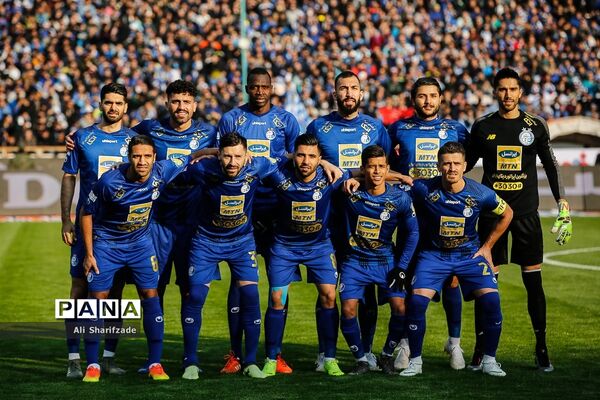 دیدار تیم های استقلال و شهر خودرو