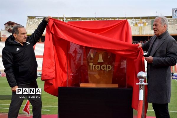 دیدار تیم هاى تراکتور و شاهین شهرداری بوشهر