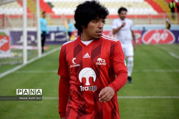 دیدار تیم هاى تراکتور و شاهین شهرداری بوشهر