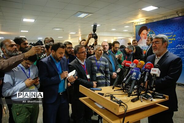 بازدید وزیرکشور از روند ثبت نام انتخابات یازدهمین دوره مجلس شورای اسلامی
