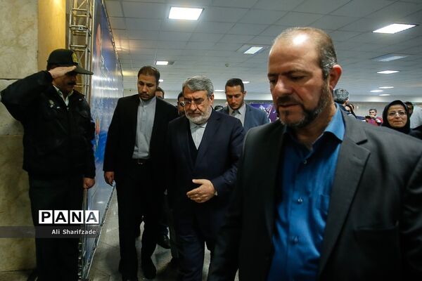 بازدید وزیرکشور از روند ثبت نام انتخابات یازدهمین دوره مجلس شورای اسلامی