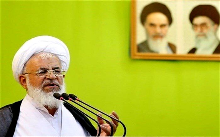 تاکید امام جمعه یزدبه حفظ هوشیاری در مقابل توطئه های جدید دشمن
