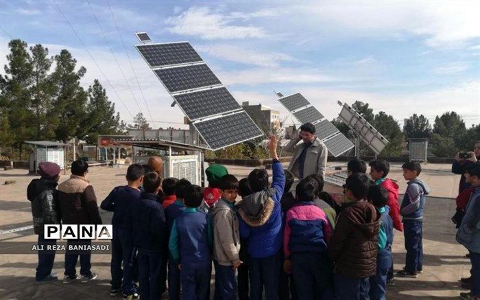 بازدید دانش آموزان دبستان علامه حلی 1 از مدیریت توزیع برق شهرستان بیرجند