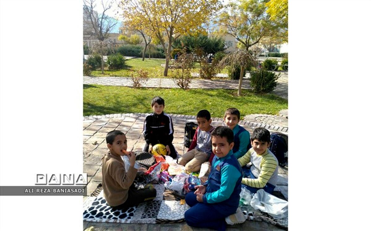 مهارت همکاری و تقسیم وظایف در گردش علمی دانش آموزان پایه سوم دبستان علامه حلی