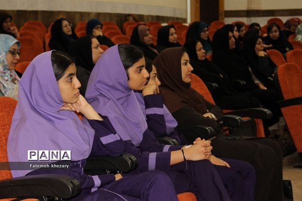 همایش تجلیل از فعالان و برگزیدگان پنجمین جشنواره نوجوان خوارزمی شهرستان بوشهر