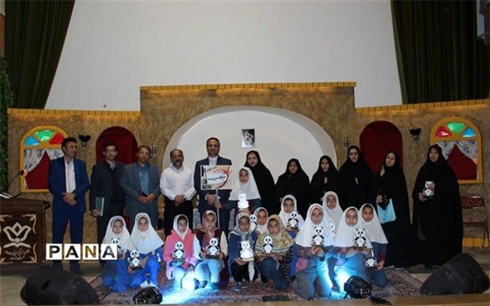 از 188 دانش آموز دختربرگزیده یزدی  تجلیل شد.