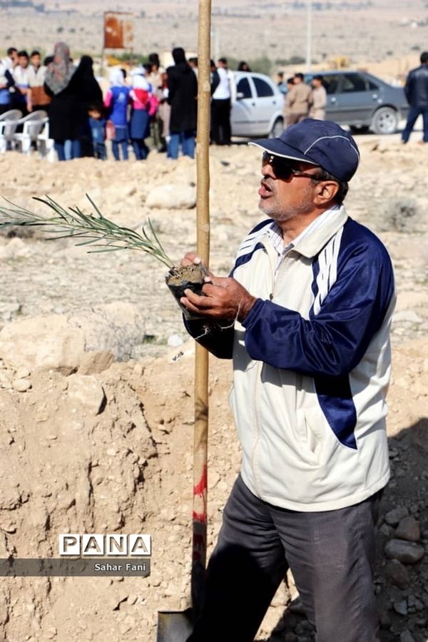 کاشت بیش از 4 هزار نهال توسط دانش‌آموزان گراش