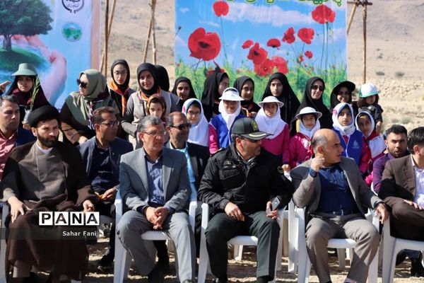 کاشت بیش از 4 هزار نهال توسط دانش‌آموزان گراش