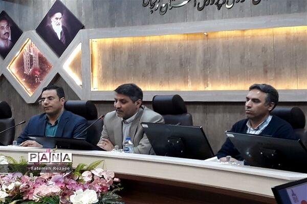نشست مدیرکل آموزش و پرورش استان زنجان با منتخبین اعضای شورای دانش‌آموزی