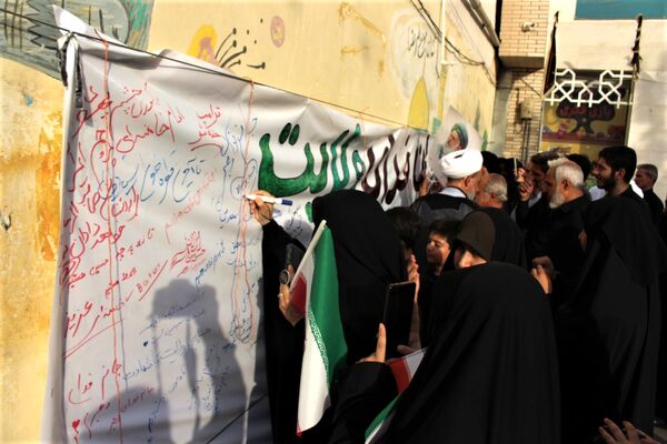 حماسه حضور نوجوانان کفن‌پوش قمی در راهپیمایی «عهد خون»