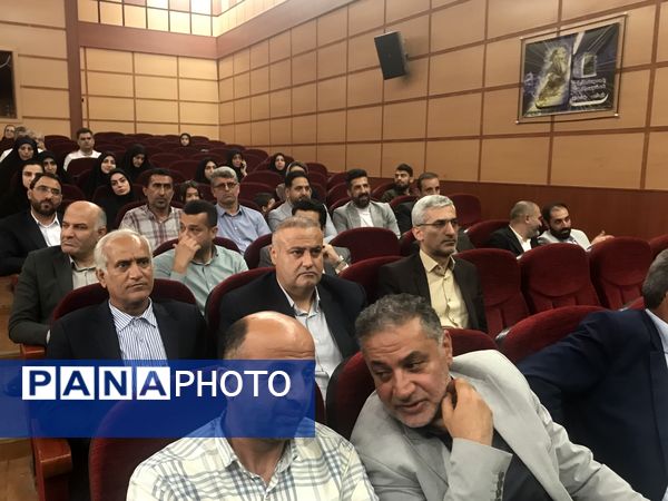 همایش تجلیل از مدیران و کارکنان نمونه شهرستان محمودآباد 