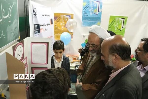 بازدیدذوعلم از نمایشگاه دستاوردهای پژوهشی در یزد