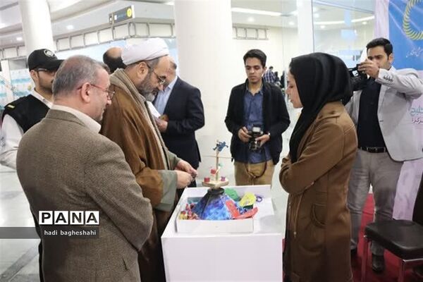 بازدیدذوعلم از نمایشگاه دستاوردهای پژوهشی در یزد