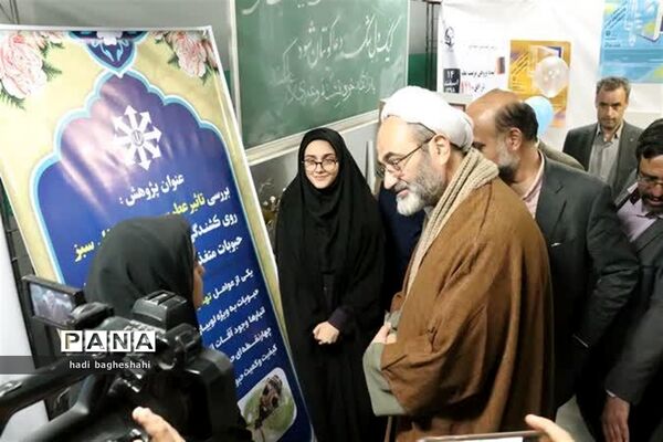 بازدیدذوعلم از نمایشگاه دستاوردهای پژوهشی در یزد