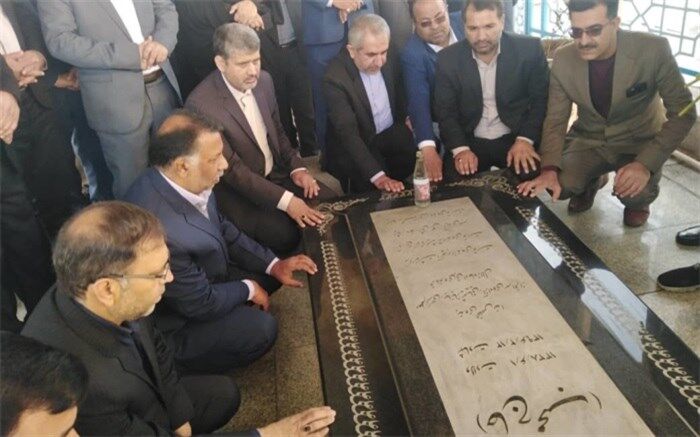 مزار شهدای زاهدان غبارروبی و عطرافشانی شد