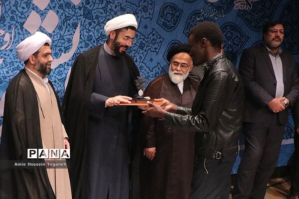 مراسم بزرگداشت روز دانشجو در پردیس بین الملل صنعتی شریف در کیش