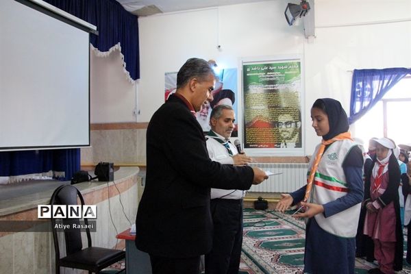 بازدید مدیرسازمان دانش‌آموزی استان از کارگاه‌های آموزشی پیشتازان