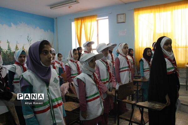 بازدید مدیرسازمان دانش‌آموزی استان از کارگاه‌های آموزشی پیشتازان